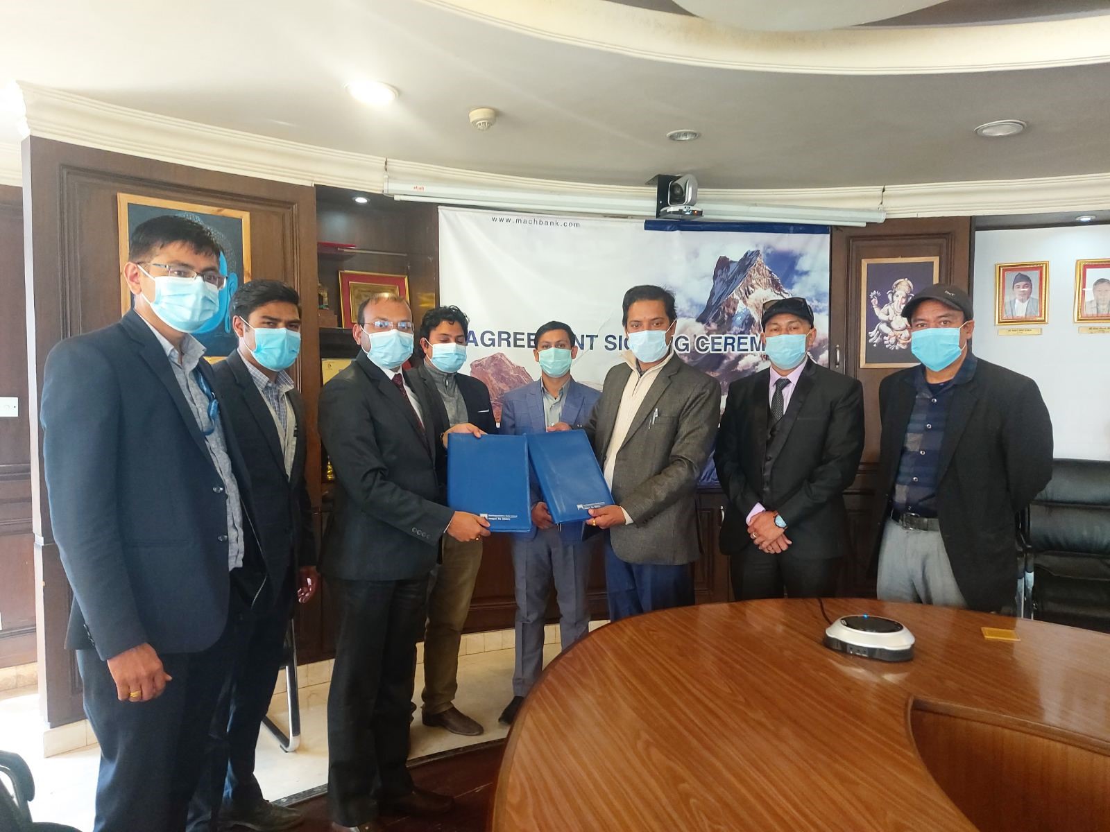 माछापुच्छ्र्रे बैंक लि. र एशोसिएसन अफ  प्रि-स्कुल एजुकेटर्स नेपाल ।